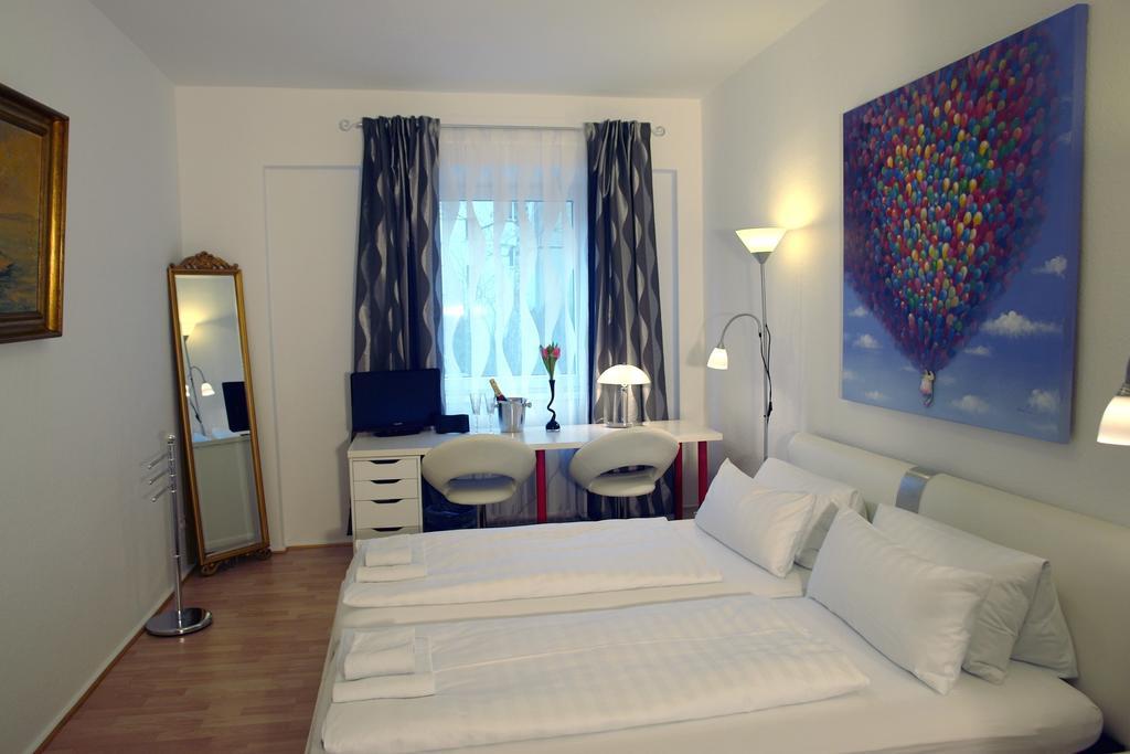 Bananas Hotel And Guesthouse Berlin Affittacamere