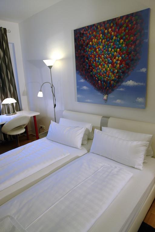 Bananas Hotel And Guesthouse Berlin Berlin